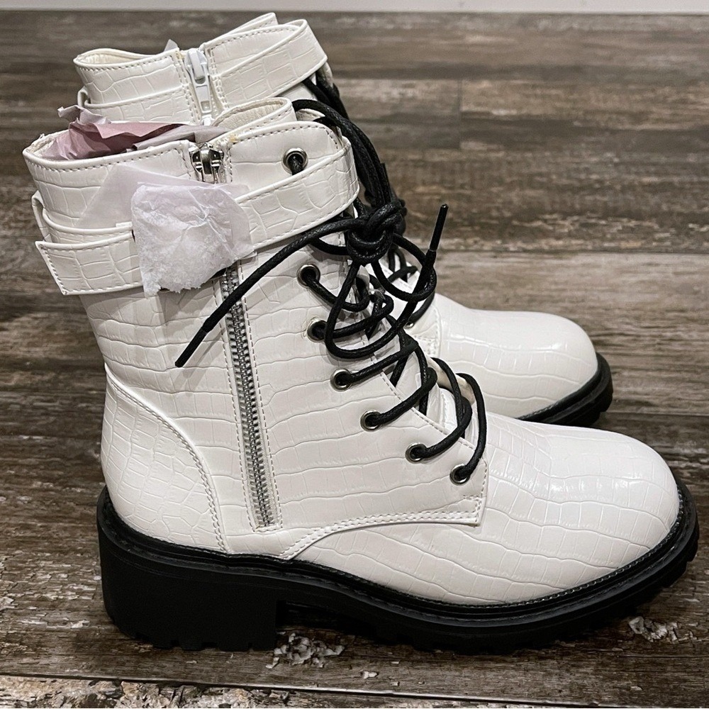 Nicole Miller Boots New‎ York Snakeskin Combat Moto City White Size 7 NEW - Picture 2 of 16